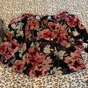 WHBM off the shoulder blouse Size Large, Floral Print